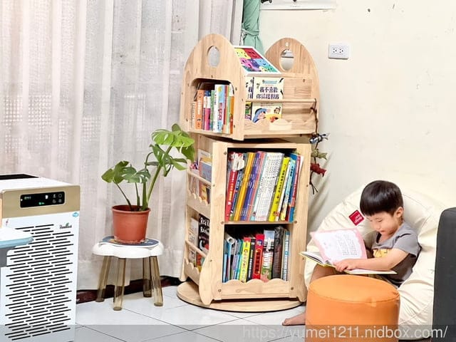 實木旋轉書櫃推薦|兒童傢俱|無限探索旋轉書櫃|Man&Kids寵小孩兒童生活家居|提升孩子的閱讀動機 - 第2張圖 實木旋轉書櫃推薦|兒童傢俱|無限探索旋轉書櫃|Man&Kids寵小孩兒童生活家居|提升孩子的閱讀動機