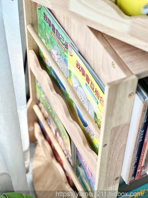 實木旋轉書櫃推薦|兒童傢俱|無限探索旋轉書櫃|Man&Kids寵小孩兒童生活家居|提升孩子的閱讀動機 - 第13張圖 實木旋轉書櫃推薦|兒童傢俱|無限探索旋轉書櫃|Man&Kids寵小孩兒童生活家居|提升孩子的閱讀動機