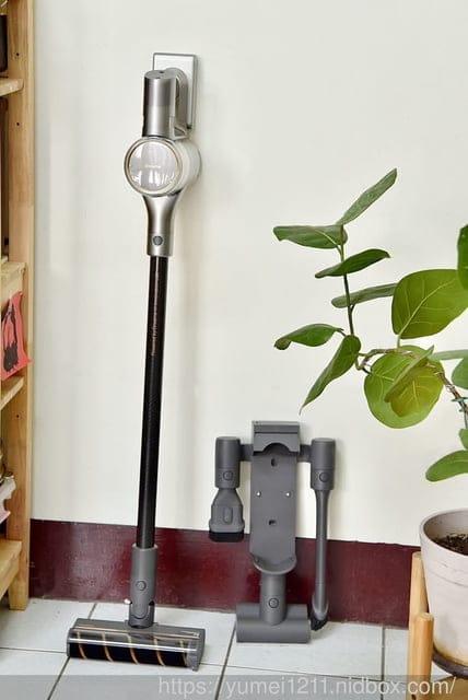 無線吸塵器推薦|追覓 R20 極光輕量無線吸塵器| 90分長續航| 190AW強吸力| 綠光顯塵 - 第3張圖 無線吸塵器推薦|追覓 R20 極光輕量無線吸塵器| 90分長續航| 190AW強吸力| 綠光顯塵