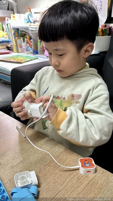 STEM程式編碼積木｜WhalesBot A3 智能程式積木鯨魚機器人｜創意和邏輯力｜專為3-5歲孩童設計｜程式啟蒙積木機器人