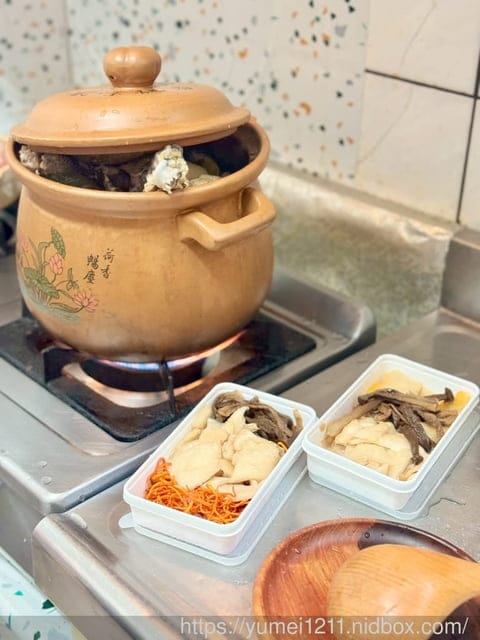 年菜湯品推薦|菇神天白花菇燉土雞|在家就能喝到餐廳等級的滋補雞湯 - 第19張圖 年菜湯品推薦|菇神天白花菇燉土雞|在家就能喝到餐廳等級的滋補雞湯