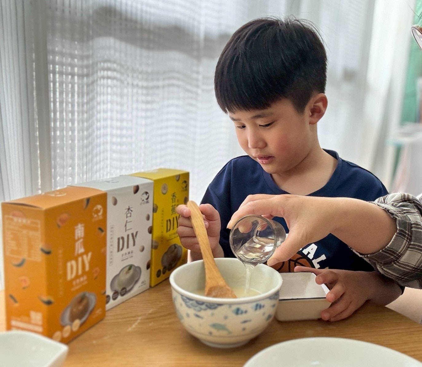 小白鯨DIY凍品｜親子一起做甜點，連孩子都超投入的小白鯨凍品｜周末手作時光