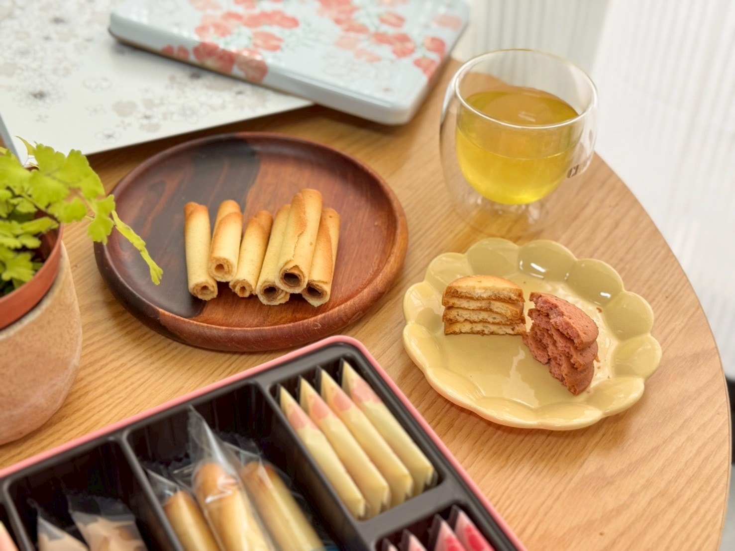 春日必備!YOKU MOKU 春季限定綜合禮盒|原味雪茄蛋捲・巧克力雪茄蛋捲・草莓脆餅・蜂蜜杏仁脆餅開箱 - 第16張圖 春日必備!YOKU MOKU 春季限定綜合禮盒|原味雪茄蛋捲・巧克力雪茄蛋捲・草莓脆餅・蜂蜜杏仁脆餅開箱