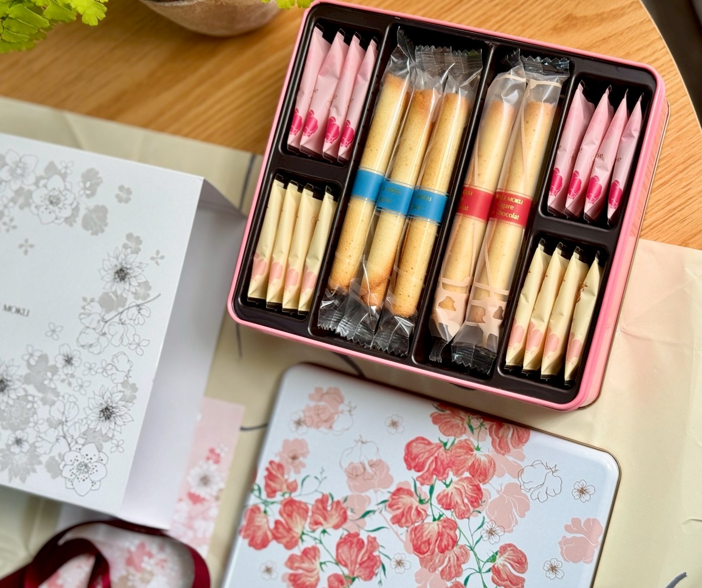 春日必備!YOKU MOKU 春季限定綜合禮盒|原味雪茄蛋捲・巧克力雪茄蛋捲・草莓脆餅・蜂蜜杏仁脆餅開箱 - 第13張圖 春日必備!YOKU MOKU 春季限定綜合禮盒|原味雪茄蛋捲・巧克力雪茄蛋捲・草莓脆餅・蜂蜜杏仁脆餅開箱