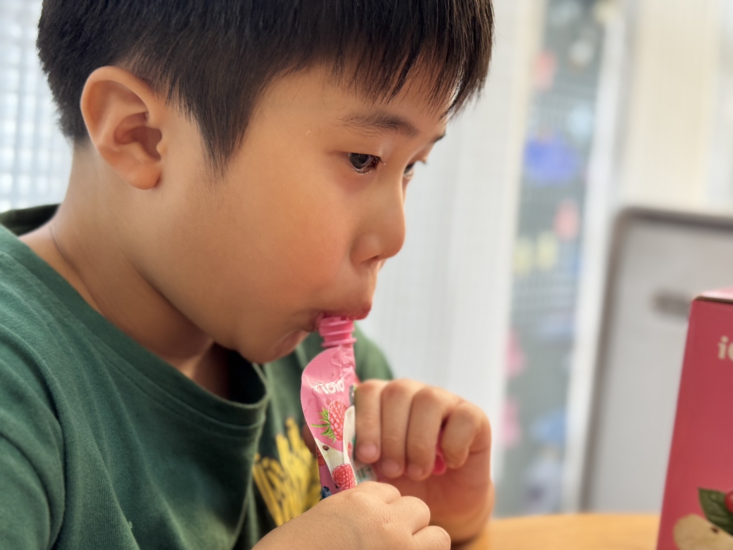 夏日點心首選！天然0添加，孩子超愛的【iOiO 一比呀呀100%綜合莓果汁】