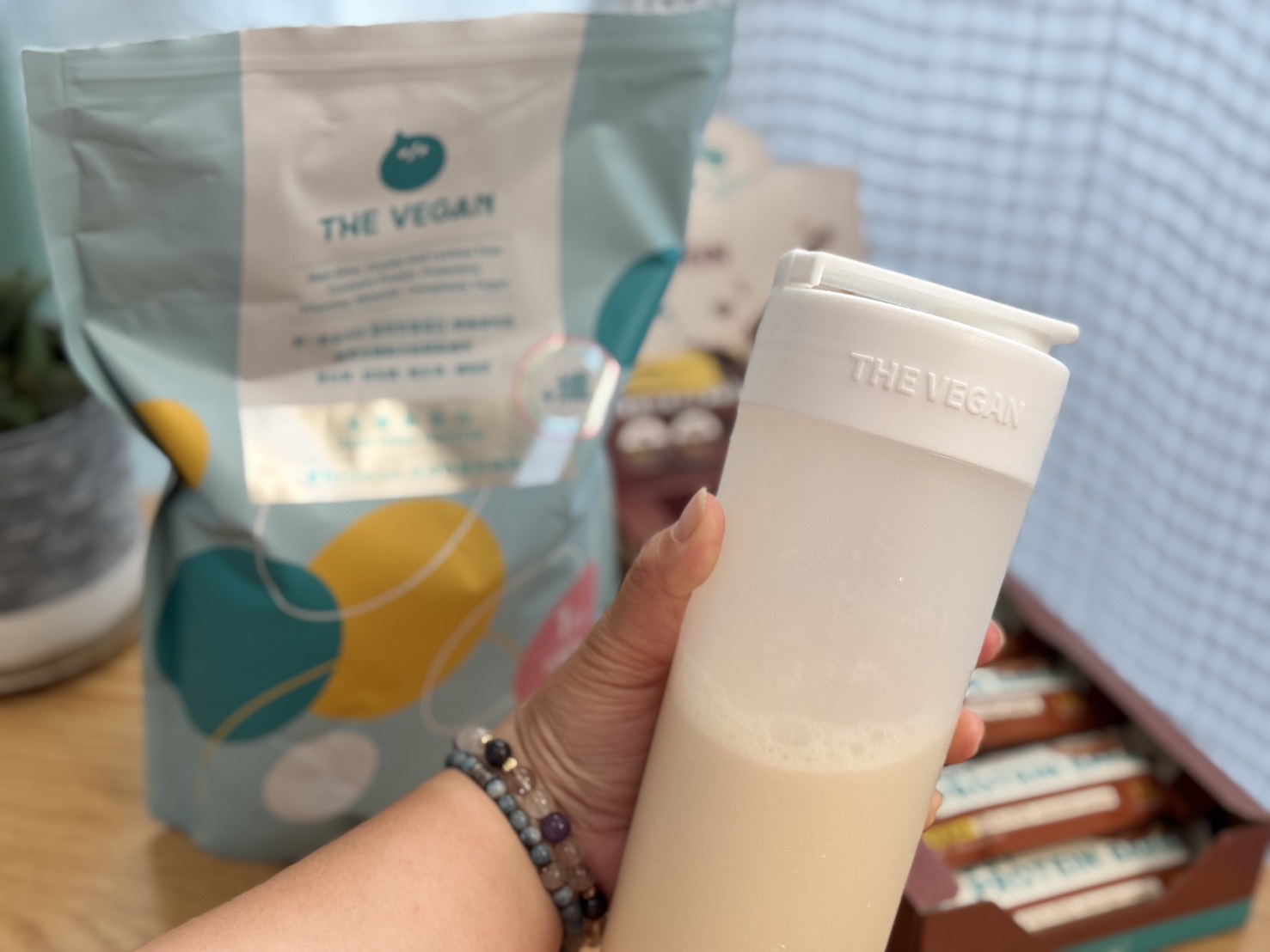 THE VEGAN 樂維根經典植物優蛋白多口味蛋白飲心得!現代女性對自己的溫柔滋養,居家辦公、下午茶健康解饞首選 - 第8張圖 THE VEGAN 樂維根經典植物優蛋白多口味蛋白飲心得!現代女性對自己的溫柔滋養,居家辦公、下午茶健康解饞首選